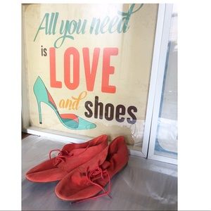 Size 8 orange shoes with lace.
